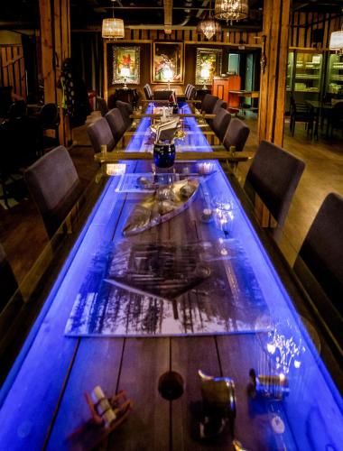 Un restaurante u otro lugar para comer en Boutique Hotel Mustaparta