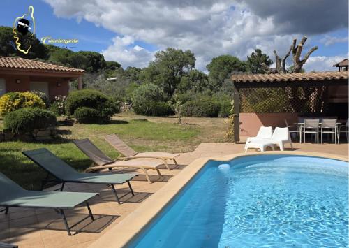 Villa Grivolas 6 pers piscine privée à 3 min de la plage de Santa Giulia