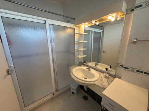a bathroom with a sink and a shower and a mirror at El Estudio de Johanna in Puerto de la Cruz