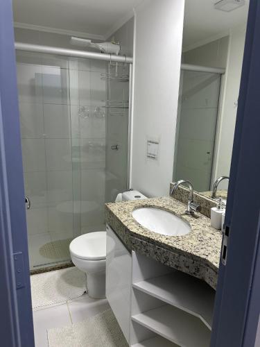 a bathroom with a toilet and a sink and a shower at ACONCHEGO E BEM ESTAR in Brasília