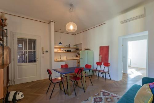 Xenia Milan - 2 room apartment in Pietro Custodi 10