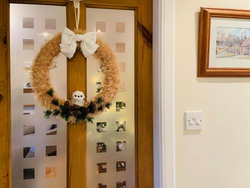 a wreath on the door of a room at Quill Corner in Alnwick