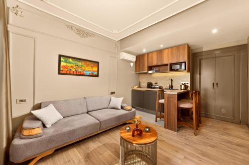 a living room with a couch and a kitchen at Taksim Premium Residence in Istanbul