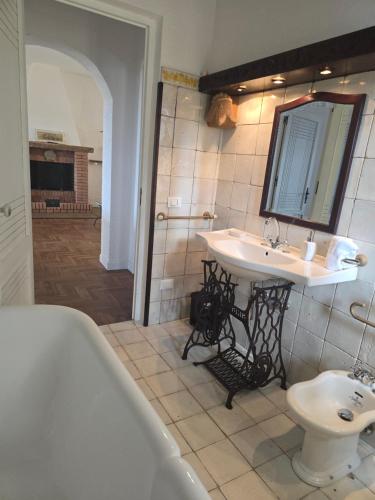 a bathroom with a tub and a sink and a toilet at Villa Timea Piscina e Tennis Vista Isole Egadi in Marsala