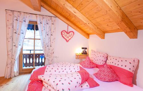 Ένα ή περισσότερα κρεβάτια σε δωμάτιο στο Chalet sTyrolia
