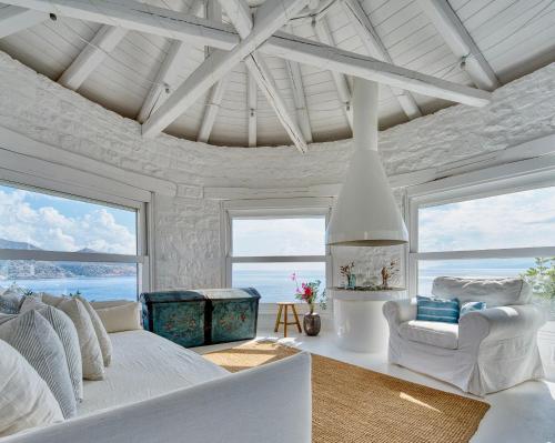 Aiolos Glaros - Seafront Retreat near Agios Nikolaos