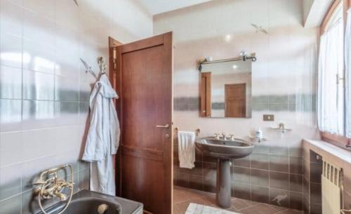 a bathroom with a sink and a toilet and a sink at Holiday al Poggettone in Monteroni dʼArbia