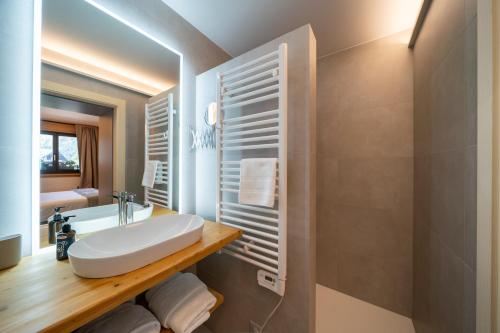 a bathroom with a sink and a bath tub at Balmoral in Champéry