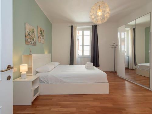 Xenia Milano - 2 rooms apt in Pietro Custodi 10