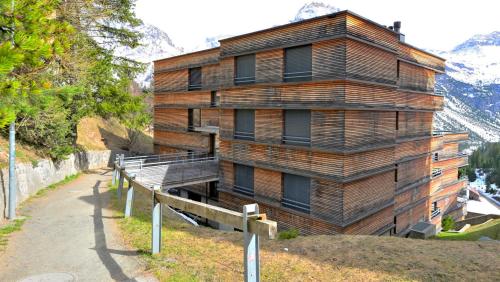 a wooden building with a bench in front of it at Fontana in Arosa