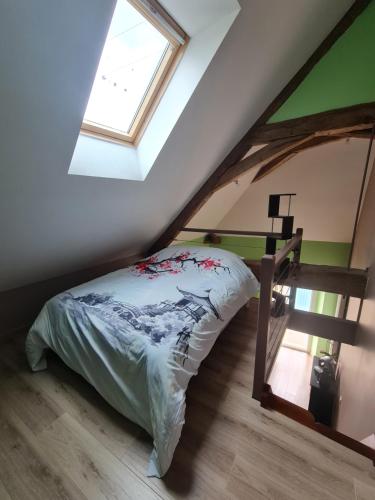 a bedroom with a bed and a window at Chambre des baumes in Chablis