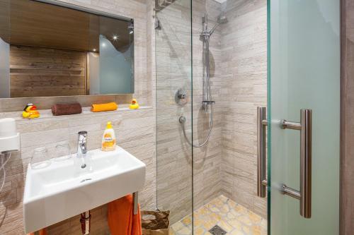 a bathroom with a sink and a shower at Gasthaus-Pension Reiterklause in Leutasch