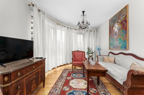 Cracow Royal Charm Apartment by BookingHost