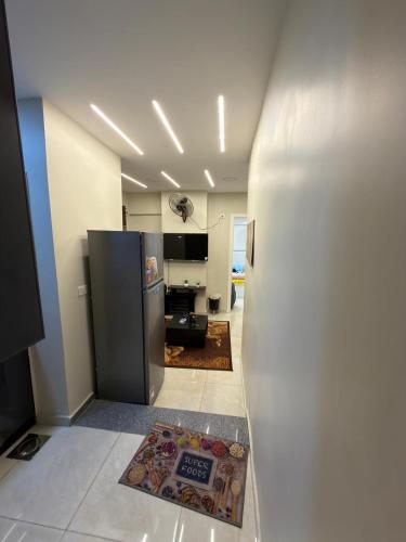 a room with a refrigerator and a living room at شقة فندقية غرفة واحدة in Mansoura