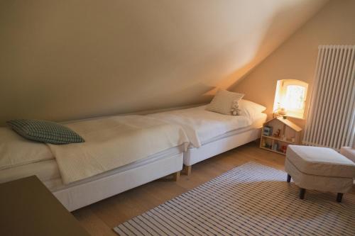 a small bedroom with a bed and a mirror at JETHON Appartement am Wasserturm 1 in Nienburg