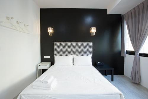 Ein Bett oder Betten in einem Zimmer der Unterkunft Live in the Happiness