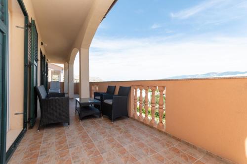Apartments Crljenko with sea view