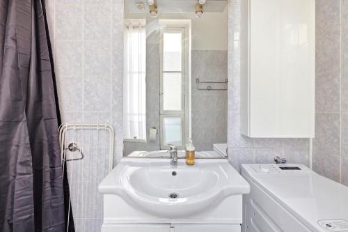 Lovely Studio in Upscale Paris 8th with Netflix
