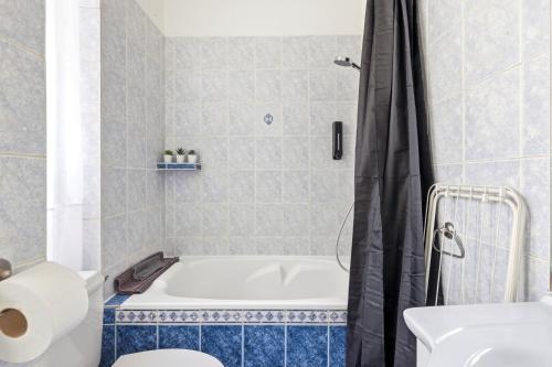 Lovely Studio in Upscale Paris 8th with Netflix