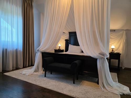 Podu' cu Lanturi — Photo of the whole room