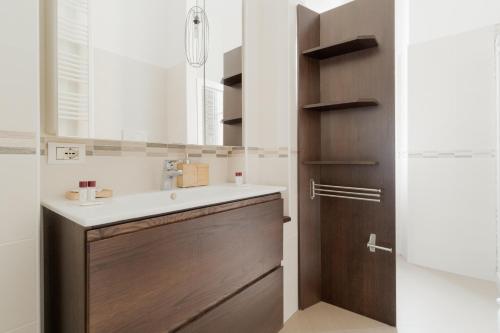 GuestHost - Comfy Flat Zara MM5 close to Isola