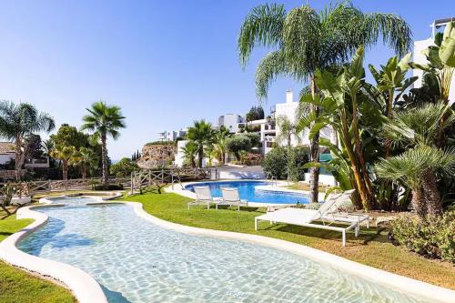 Luxurious Penthouse - View, Roof Terrace, 3BR - 2BA
