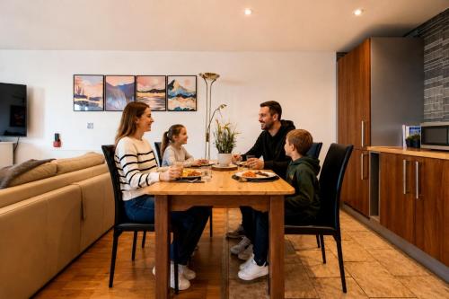 Sidemersey Livings- Convenient and Accessible 1-Bedroom Flat with a View, Central Liverpool photo 3