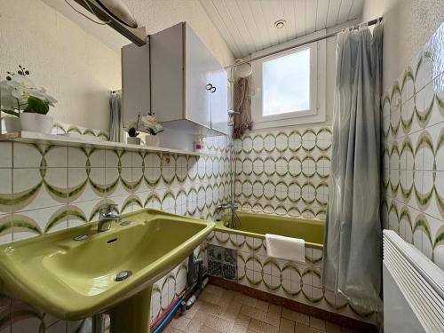 Pelleport - T2 avec 1 Chambre 1 Canapé Lit 1 Salle de Bain