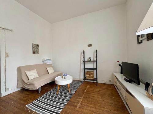 Pelleport - T2 avec 1 Chambre 1 Canapé Lit 1 Salle de Bain