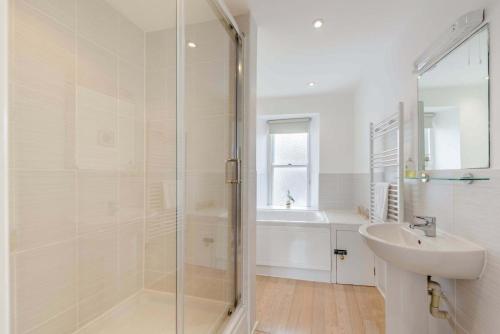 a white bathroom with a shower and a sink at 2 Bed in Appledore oc-loblof in Appledore