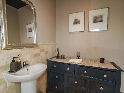 a bathroom with a sink and a mirror at Hanowen House in Dungloe