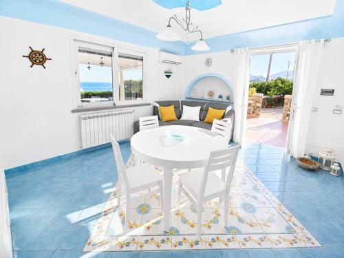 a living room with a white table and chairs at Maridea - Villetta Brezza Marina in Ponza