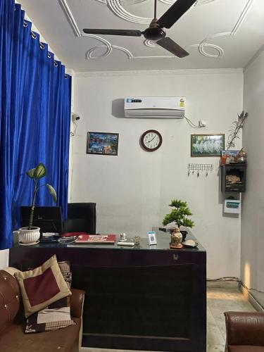 a office with a desk and a ceiling fan at Hotel glass house in Kāta Patthar