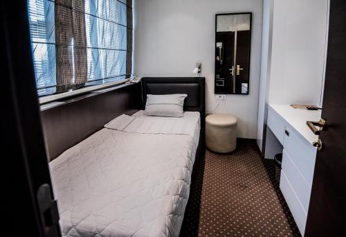 Centrum Sobe Rooms Čačakにあるベッド