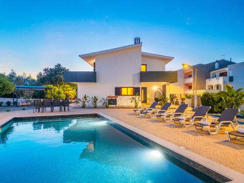 Villa Solarys - Moradia Moderna com Piscina Aquecível em Albufeira