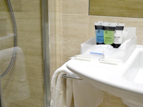a bathroom with a white sink and a shower at UVE Alcobendas in Alcobendas