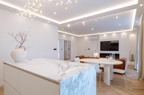 Boutique Design Apartment, Split- Quiet Base Near the Old Town