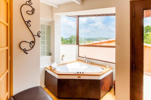 Architect's villa in AIX with pool, 11 beds 5 bedrooms
