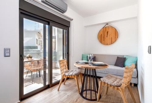 Feta Breeze Seaside Apartment 60-sec Walk to the Beach