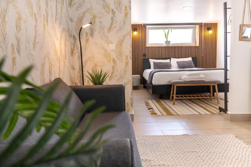 a hotel room with a bed and a table at Cantinho da Susana in Coimbra