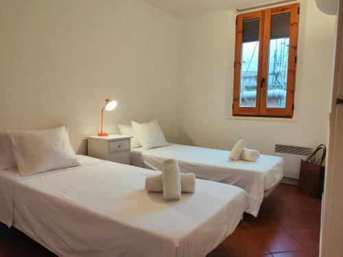 R.G. Central Tranquil 1BR apt. 2BEDS. La Rambla