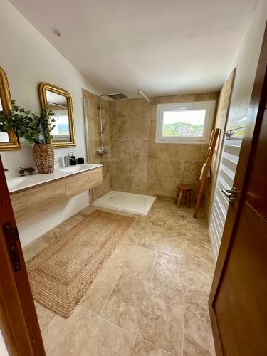 a large bathroom with a shower and a sink at Cruciata in Pietrosella