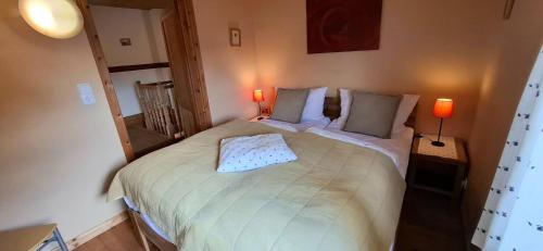a bedroom with a bed with two lamps and a mirror at Große Strandperle in Fehmarn