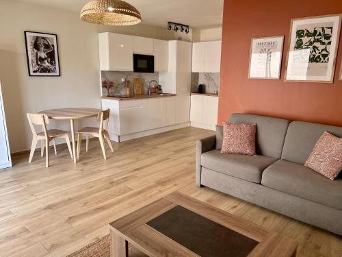 Magnifique studio cosy, central à Juan Les Pins avec parking