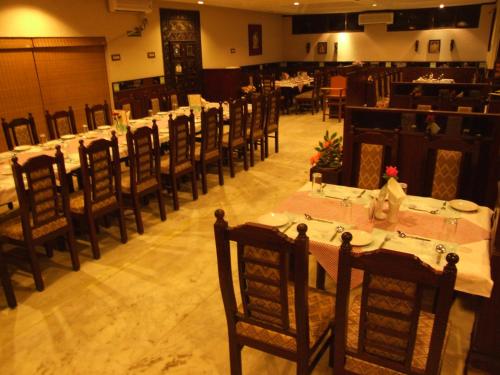 Ресторан / й інші заклади харчування у Hotel Saradharam