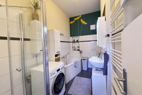 a bathroom with a washing machine and a sink at Ferienwohnung Truding in Stralsund