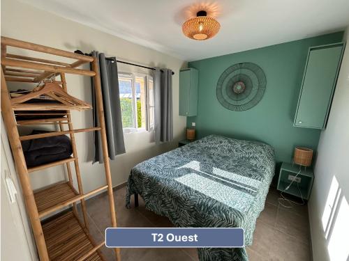 a bedroom with a bunk bed and a ladder at L'Arc en Ciel in Gréoux-les-Bains