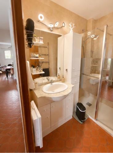Maison au calme dans résidence privée avec piscine vue mer
