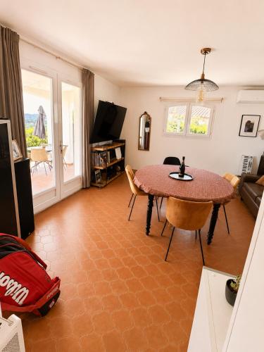 Maison au calme dans résidence privée avec piscine vue mer