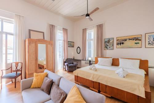 Grand 1930s Mansion in Chania Old Town with Garden